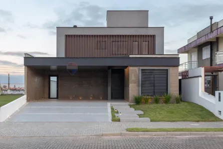 Casa de Condomínio com 4 Quartos à venda, 264m² no Camobi, Santa Maria