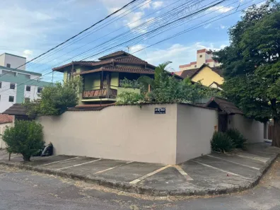 Casa com 5 Quartos à venda, 290m² no Camargos, Belo Horizonte