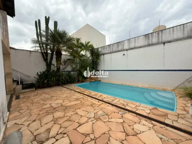 Casa com 4 Quartos à venda, 315m² no Jardim Karaíba, Uberlândia