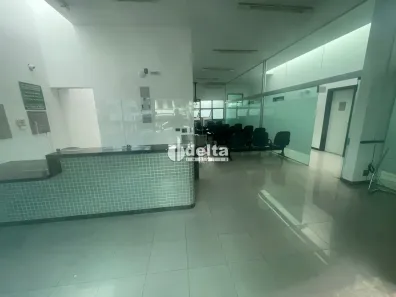 Ponto Comercial para alugar, 281m² no Tabajaras, Uberlândia