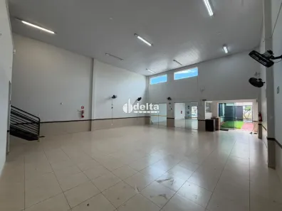 Ponto Comercial para alugar, 300m² no Novo Mundo, Uberlândia