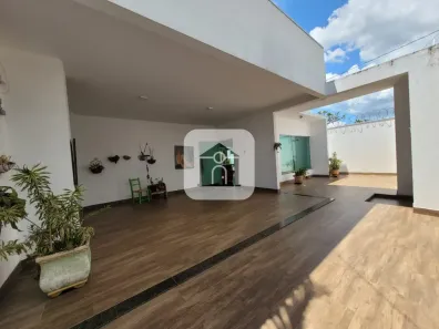 Casa com 3 Quartos à venda, 139m² no Santa Rosa, Uberlândia