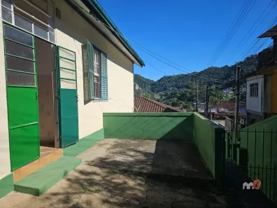 Casa com 2 Quartos para alugar, 70m² no Mosela, Petrópolis