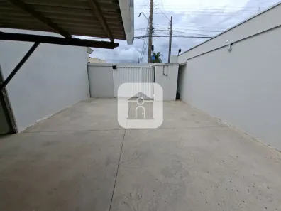Casa com 3 Quartos para alugar, 100m² no Tibery, Uberlândia