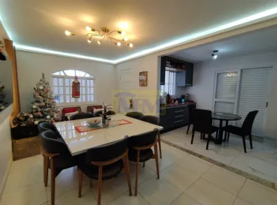 Sobrado com 4 Quartos à venda, 149m² no Centro, Pinhais