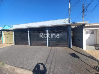 Casa com 3 Quartos para alugar, 50m² no Martins, Uberlândia