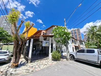Casa com 6 Quartos à venda, 210m² no Guararapes, Fortaleza