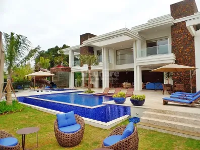 Sobrado com 8 Quartos à venda, 700m² no Centro, Bertioga