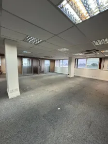 Sala Comercial para alugar, 240m² no Granja dos Cavaleiros, Macaé
