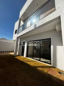 Casa com 2 Quartos à venda, 89m² no Novo Mundo, Uberlândia