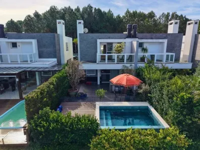 Casa de Condomínio com 4 Quartos à venda, 230m² no XANGRI-LÁ, Xangri-lá