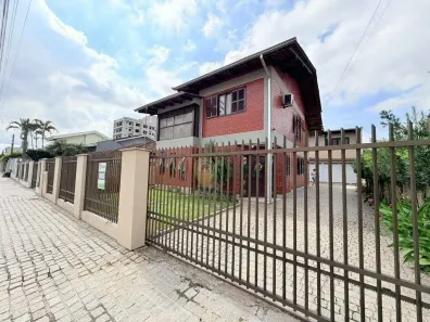 Casa com 3 Quartos à venda, 380m² no Guanabara, Joinville