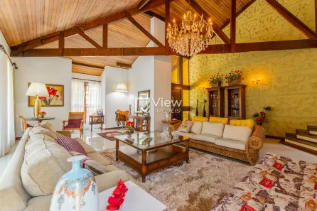 Casa com 4 Quartos para alugar, 500m² no Campo Comprido, Curitiba