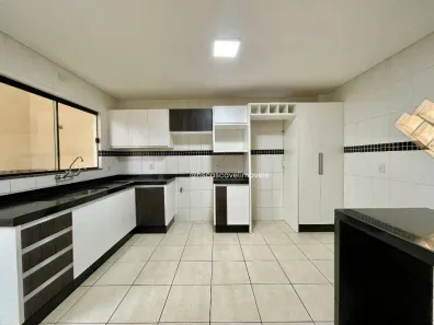 Sobrado com 3 Quartos para alugar, 141m² no Alto Alegre, Cascavel