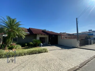 Casa com 4 Quartos à venda, 200m² no Bom Retiro, Joinville