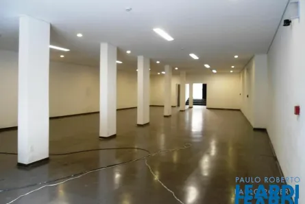 Ponto Comercial para alugar, 240m² no Sé, São Paulo