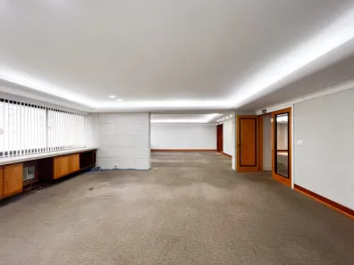 Sala Comercial para alugar, 245m² no Enseada do Suá, Vitória