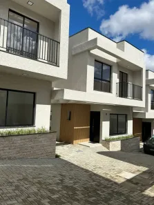 Sobrado com 3 Quartos para alugar, 115m² no São Braz, Curitiba
