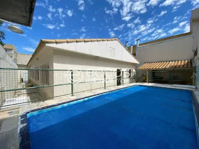 Casa com 3 Quartos para alugar, 240m² no Santa Mônica, Uberlândia