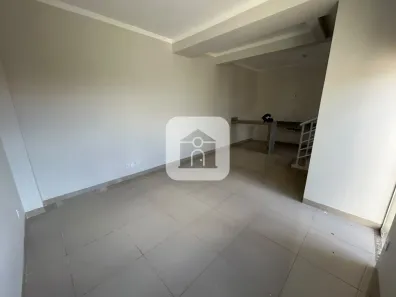 Sobrado com 2 Quartos para alugar, 80m² no Jardim Holanda, Uberlândia