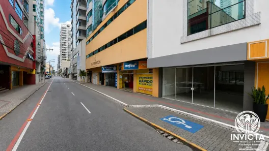 Sala Comercial para alugar, 125m² no Meia Praia, Itapema