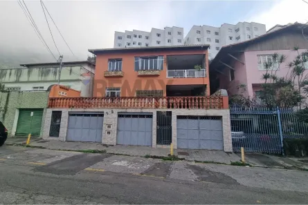Casa com 2 Quartos para alugar, 102m² no São Mateus, Juiz de Fora