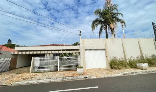 Casa com 4 Quartos para alugar, 214m² no Centro, Marília