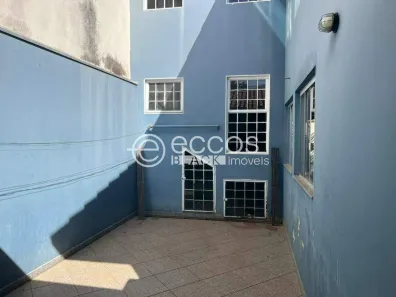 Casa com 4 Quartos para alugar, 200m² no Santa Mônica, Uberlândia