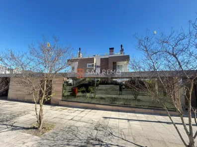 Apartamento com 2 Quartos para alugar, 61m² no Itacorubi, Florianópolis