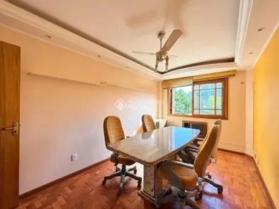Imóvel Comercial com 3 Quartos para alugar, 130m² no Passo da Areia, Porto Alegre