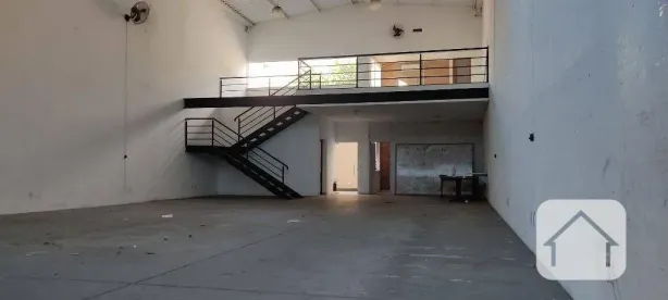 Galpão/Depósito/Armazém para alugar, 260m² no Ferreira, São Paulo
