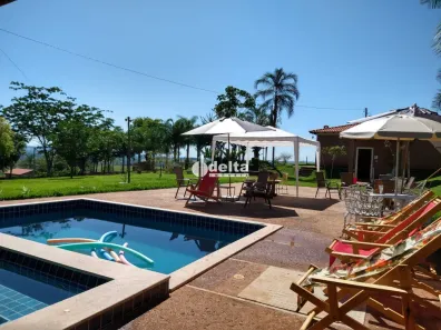 Fazenda/Sítio com 3 Quartos à venda, 190m² no Distrito Industrial, Uberlândia