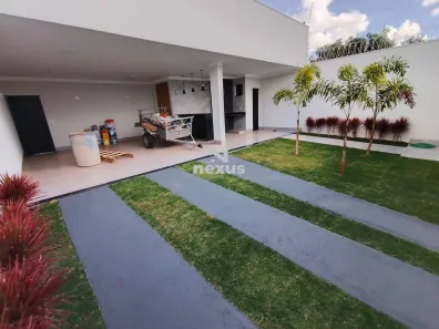 Casa com 3 Quartos à venda, 160m² no Jardim Patrícia, Uberlândia