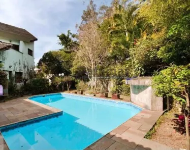 Sobrado com 5 Quartos à venda, 600m² no Jardim Leonor, São Paulo