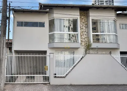 Sobrado com 3 Quartos à venda, 159m² no Vila Operária, Itajaí