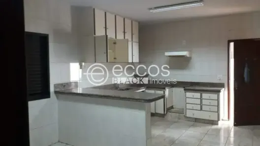 Casa com 7 Quartos à venda, 222m² no Cidade Jardim, Uberlândia