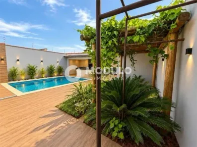 Casa com 4 Quartos para alugar, 230m² no Nossa Senhora das Graças, Uberlândia