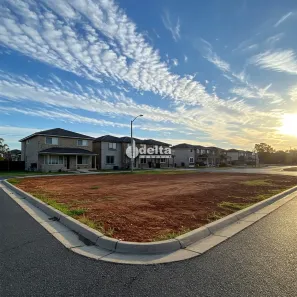 Lote/Terreno à venda, 306m² no Presidente Roosevelt, Uberlândia
