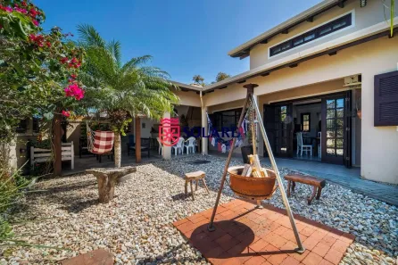 Casa com 3 Quartos para alugar, 170m² no Mariscal, Bombinhas