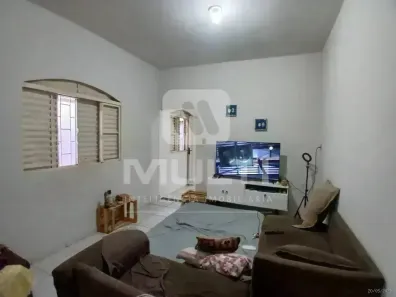 Casa com 3 Quartos à venda, 178m² no Umuarama, Uberlândia