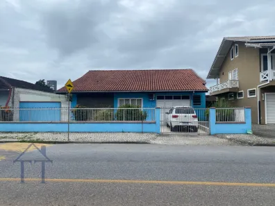 Casa com 6 Quartos à venda, 209m² no Iririú, Joinville