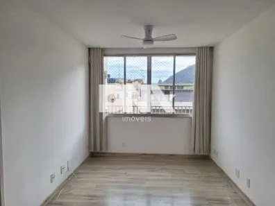 Apartamento com 2 Quartos à venda, 67m² no Leme, Rio de Janeiro
