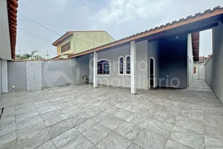 Casa com 3 Quartos à venda, 145m² no Jardim Star, Peruíbe