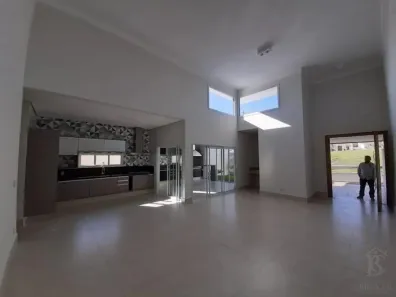 Casa com 3 Quartos para alugar, 250m² no Esmeralda Residence II, Marília