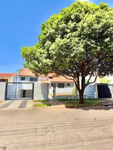Sobrado com 4 Quartos para alugar, 320m² no Zona 05, Maringá