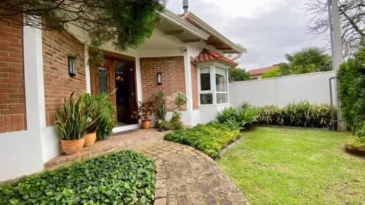 Casa com 4 Quartos à venda, 300m² no Jardim Itu, Porto Alegre