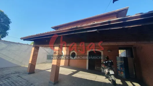 Sobrado com 4 Quartos para alugar, 290m² no Centro, Caraguatatuba