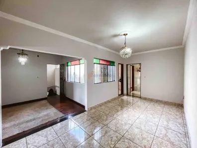 Casa com 3 Quartos para alugar, 80m² no Centro, Divinópolis