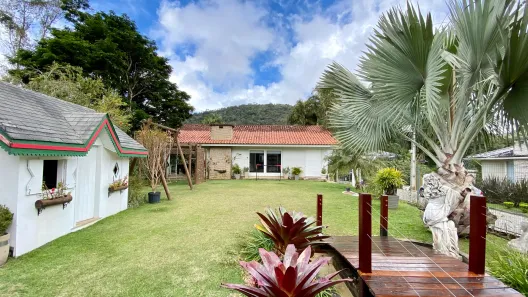 Casa de Condomínio com 4 Quartos à venda, 200m² no Mosela, Petrópolis