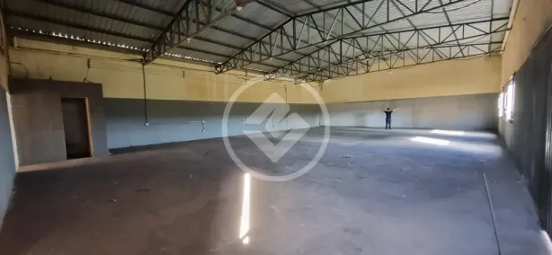 Galpão/Depósito/Armazém à venda, 550m² no Jardim dos Ipês, Caldas Novas